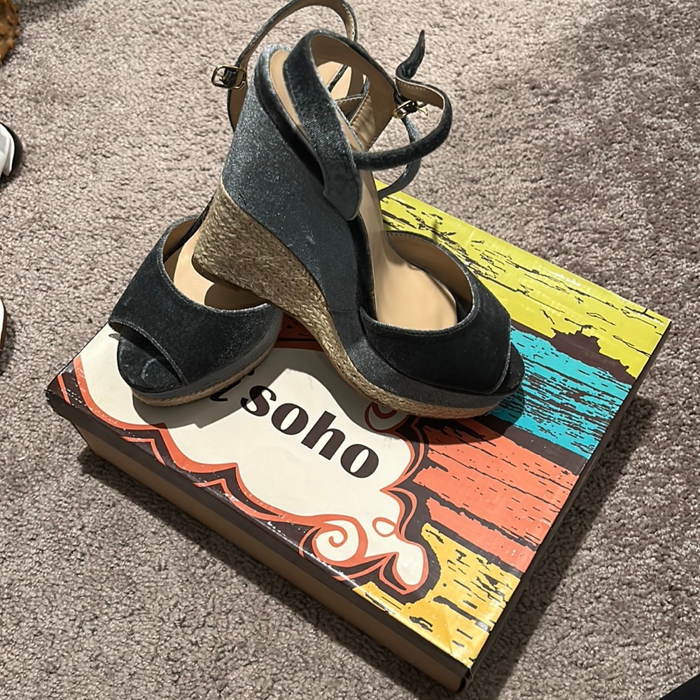 Zigi soho berlap blue velvet wedge